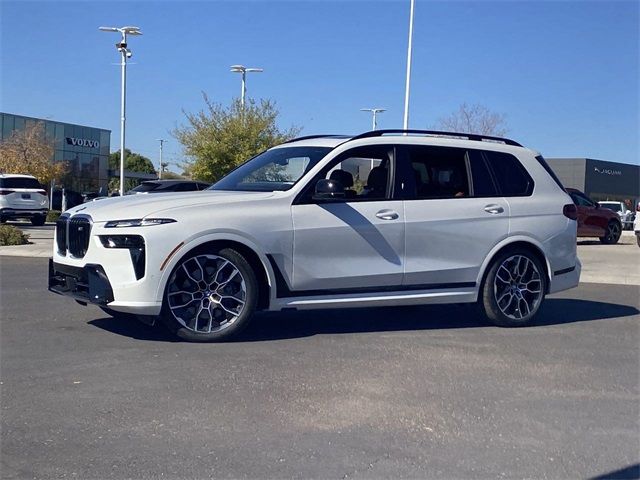 2025 BMW X7 M60i