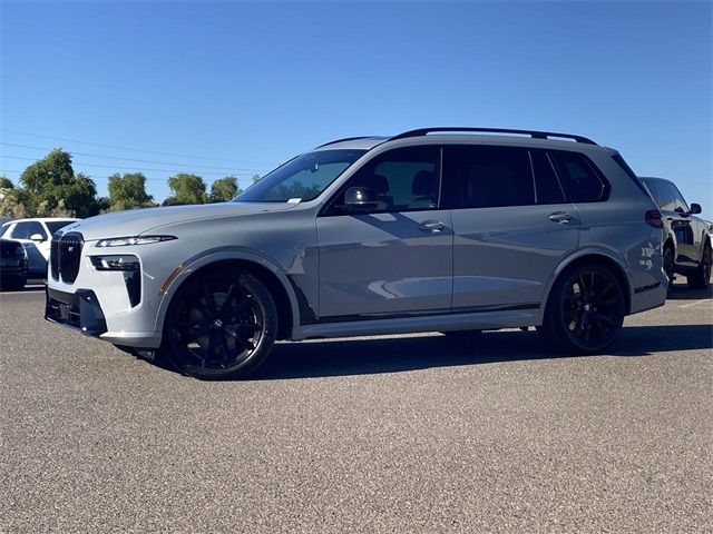 2025 BMW X7 M60i