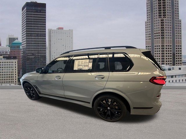 2025 BMW X7 M60i