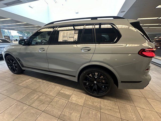 2025 BMW X7 M60i