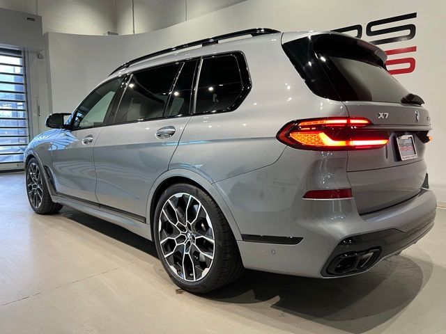 2025 BMW X7 M60i