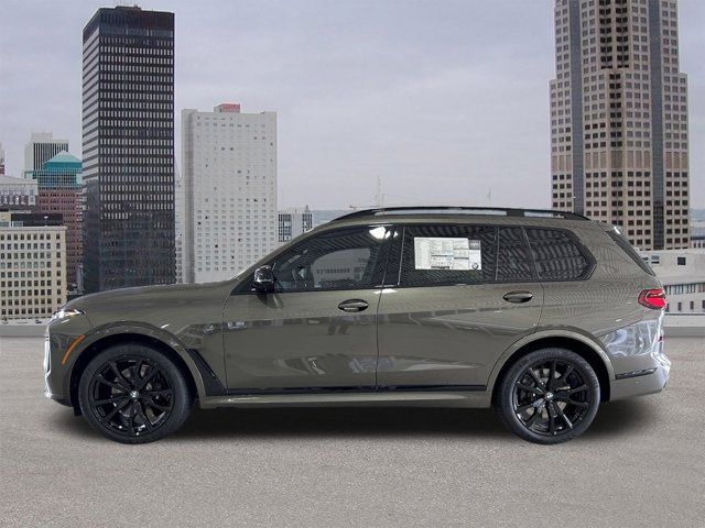 2025 BMW X7 M60i