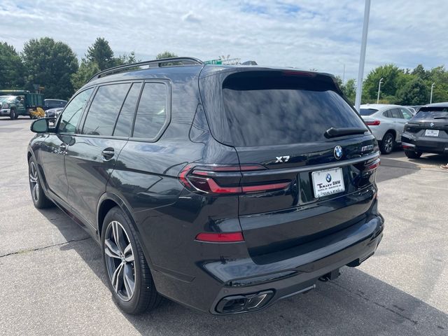 2025 BMW X7 M60i