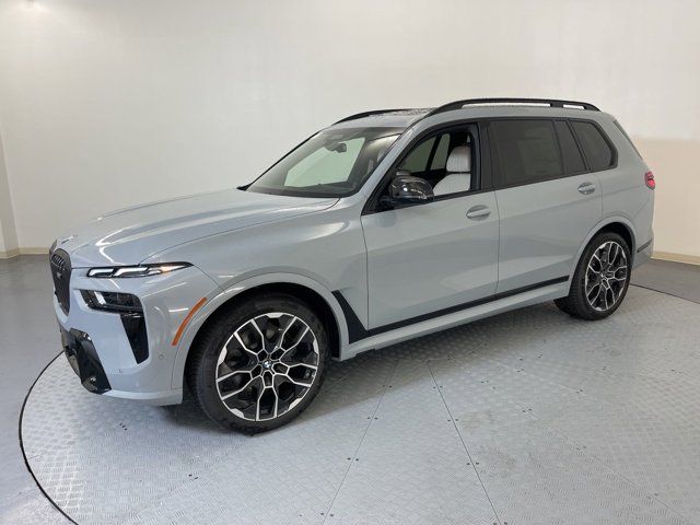 2025 BMW X7 M60i