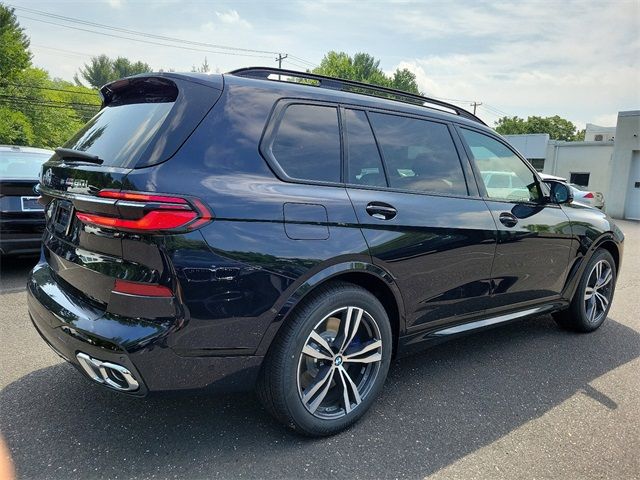 2025 BMW X7 M60i