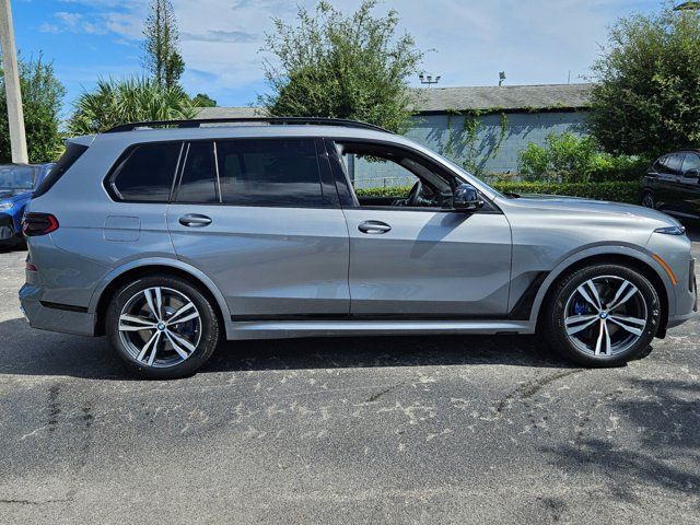 2025 BMW X7 M60i