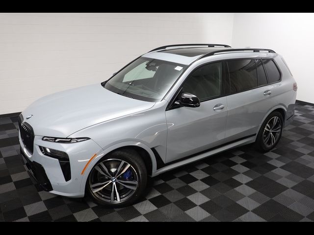 2025 BMW X7 M60i