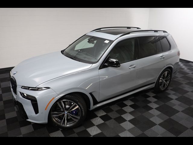 2025 BMW X7 M60i