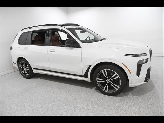 2025 BMW X7 M60i