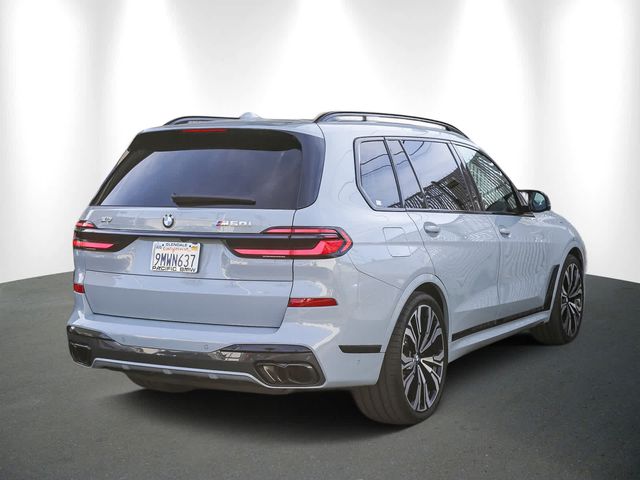 2025 BMW X7 M60i