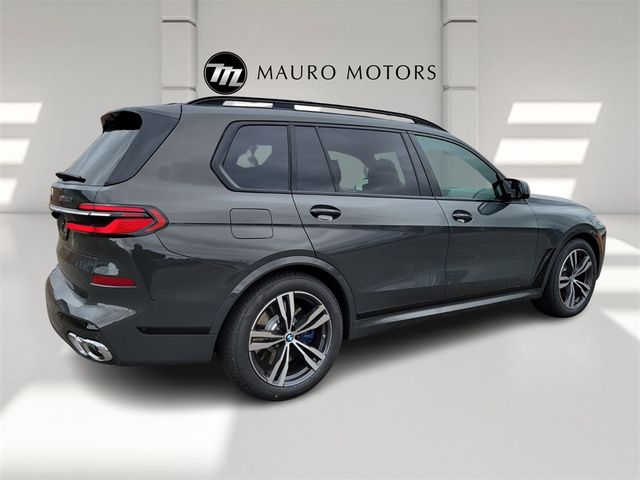 2025 BMW X7 M60i