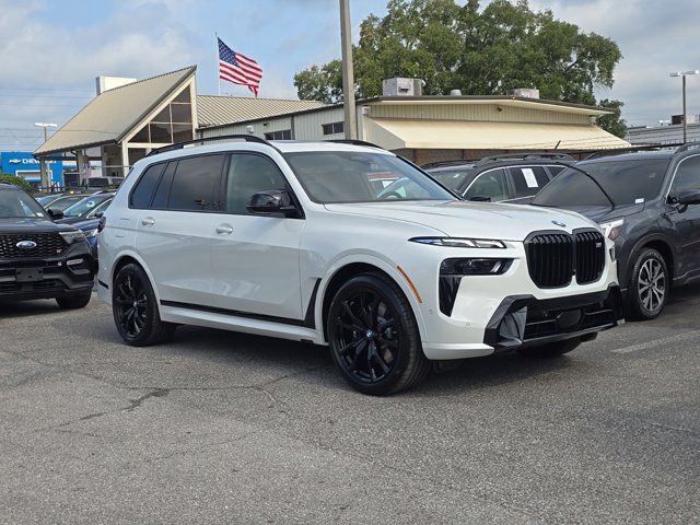 2025 BMW X7 M60i