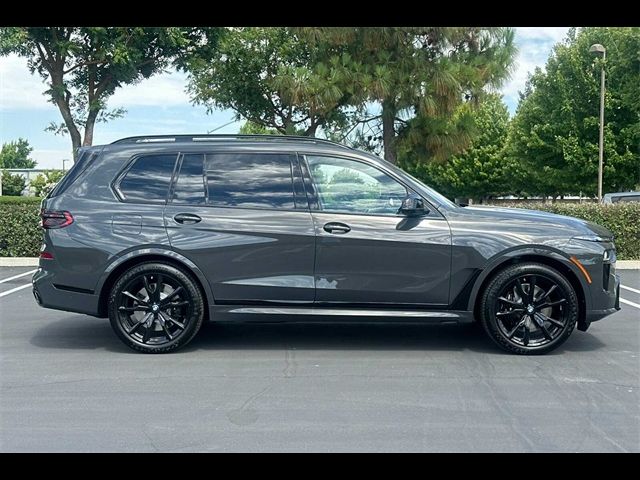 2025 BMW X7 M60i