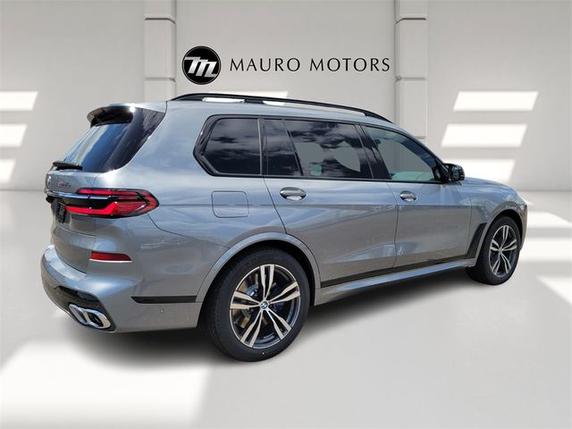 2025 BMW X7 M60i