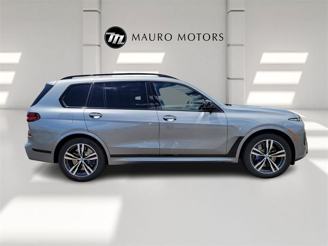 2025 BMW X7 M60i