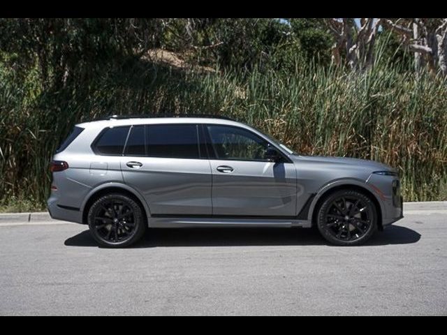 2025 BMW X7 M60i