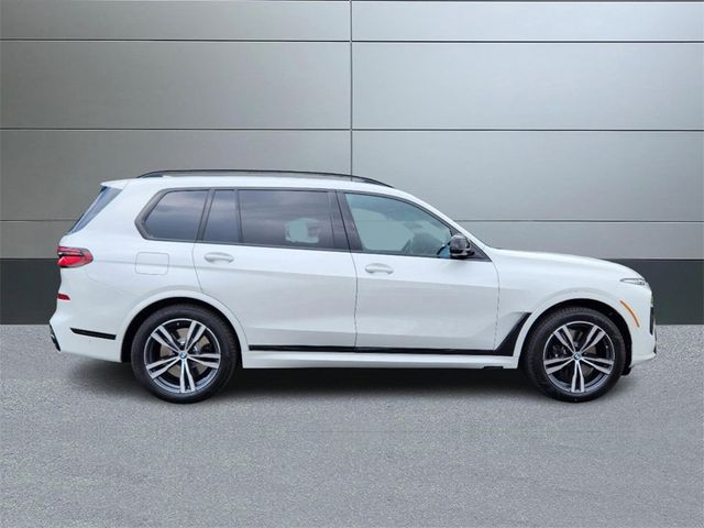 2025 BMW X7 M60i