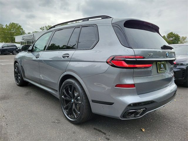 2025 BMW X7 M60i