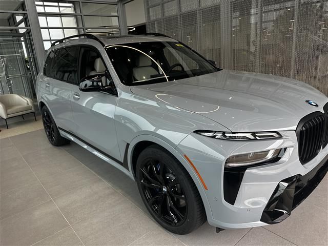 2025 BMW X7 M60i