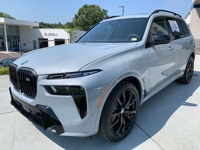 2025 BMW X7 M60i