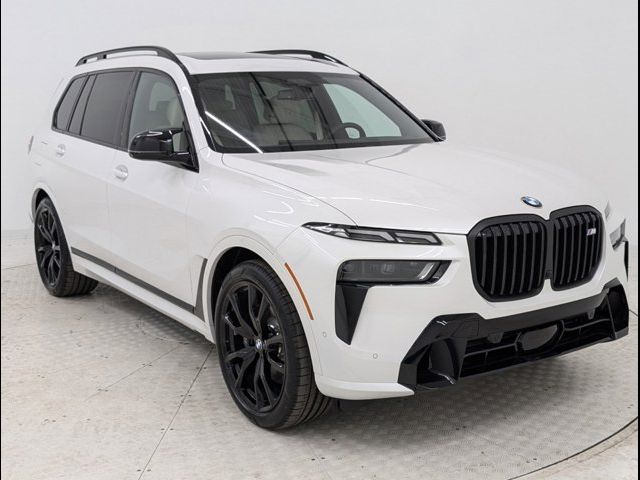 2025 BMW X7 M60i