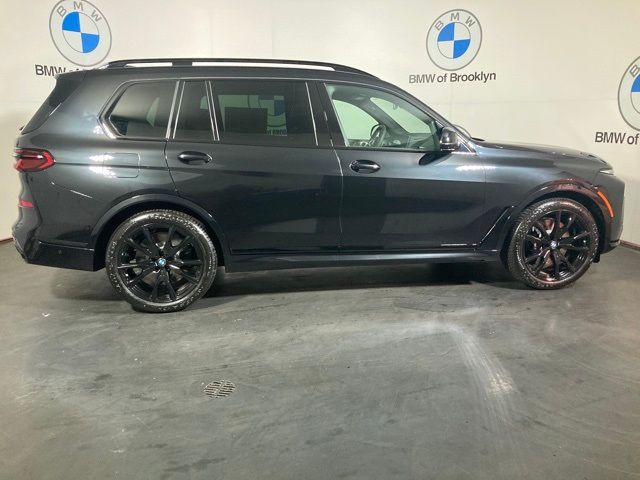 2025 BMW X7 M60i