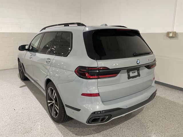 2025 BMW X7 M60i