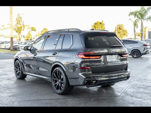 2025 BMW X7 M60i