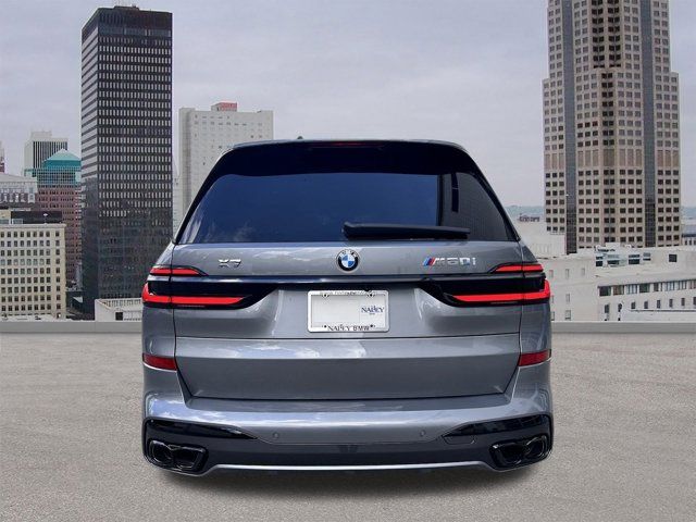 2025 BMW X7 M60i