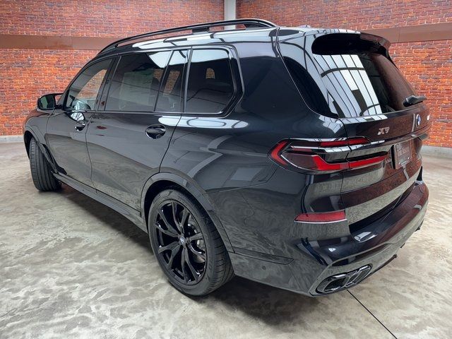 2025 BMW X7 M60i