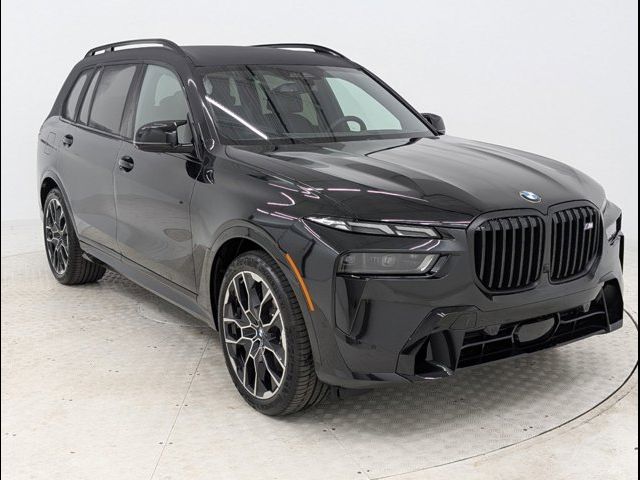 2025 BMW X7 M60i