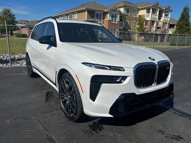 2025 BMW X7 M60i