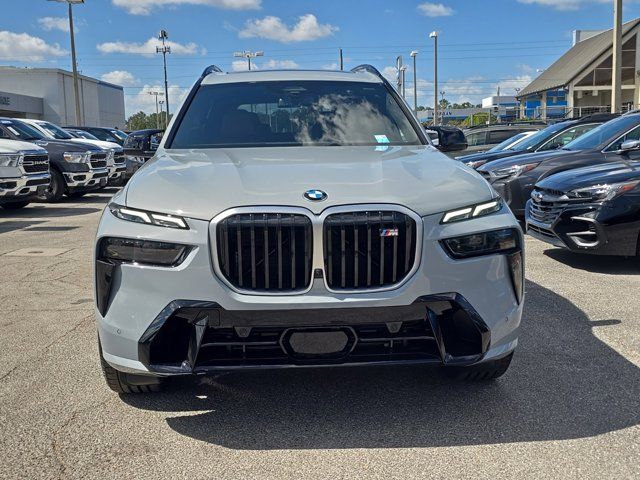 2025 BMW X7 M60i