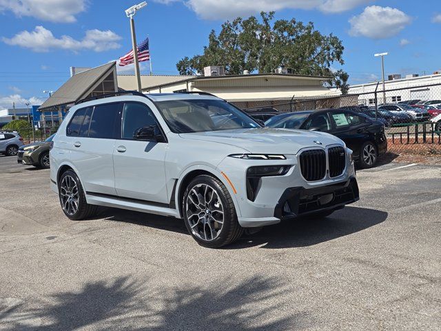 2025 BMW X7 M60i