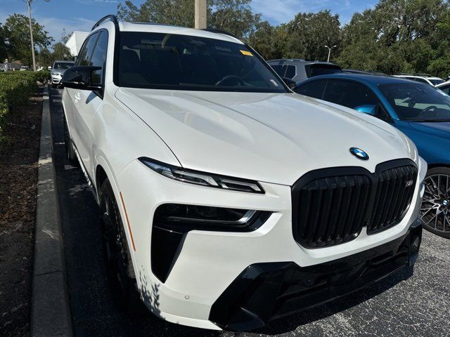 2025 BMW X7 M60i