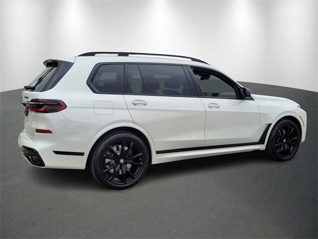 2025 BMW X7 M60i