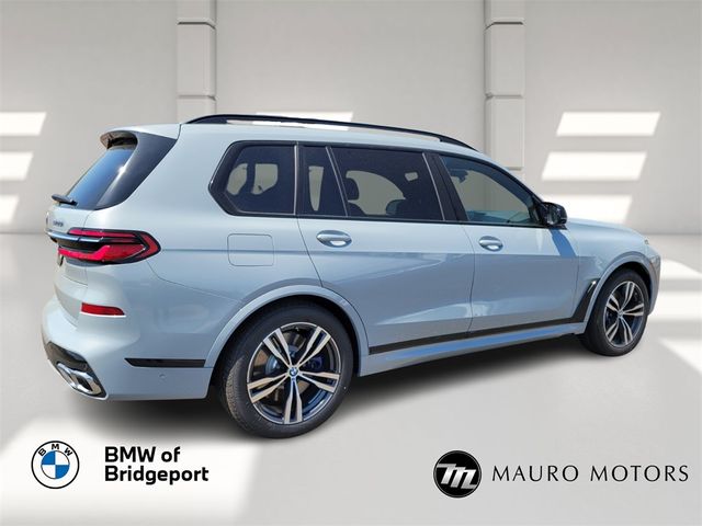 2025 BMW X7 M60i