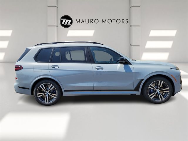 2025 BMW X7 M60i