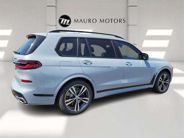 2025 BMW X7 M60i