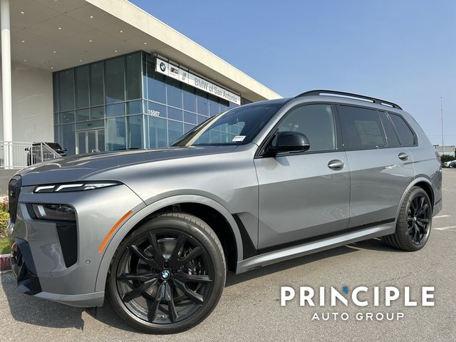 2025 BMW X7 M60i