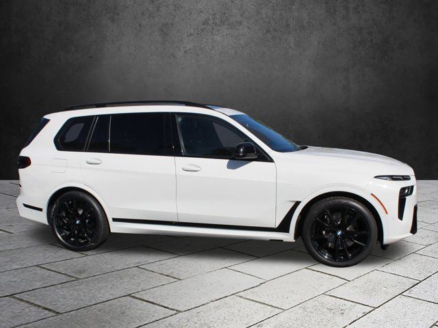 2025 BMW X7 M60i