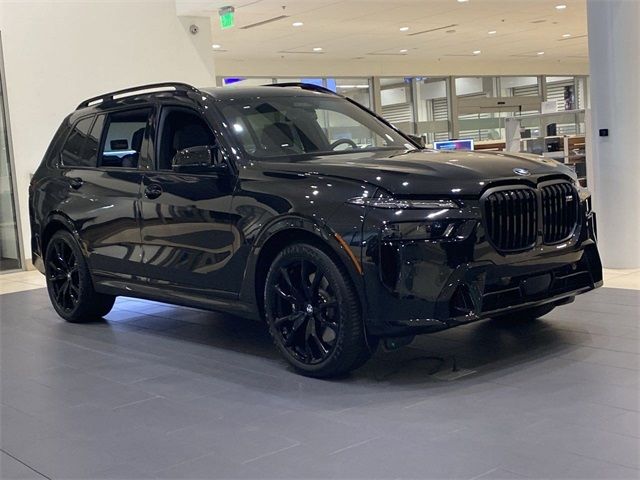 2025 BMW X7 M60i