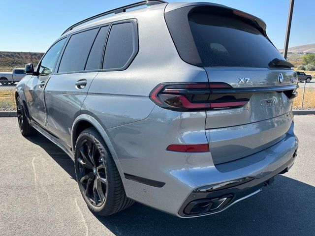 2025 BMW X7 M60i