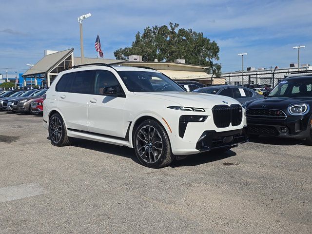 2025 BMW X7 M60i