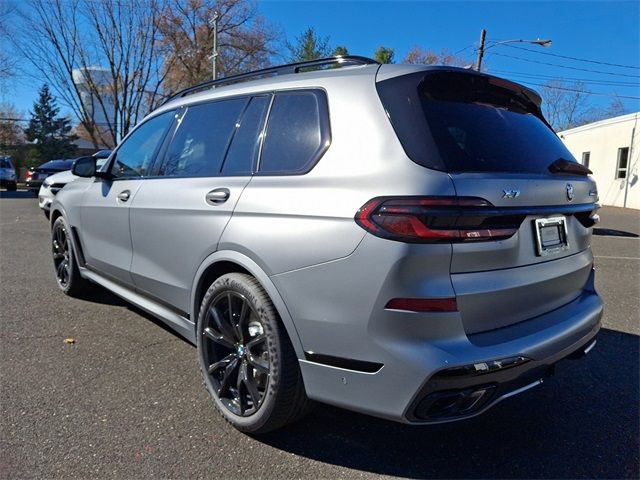 2025 BMW X7 M60i