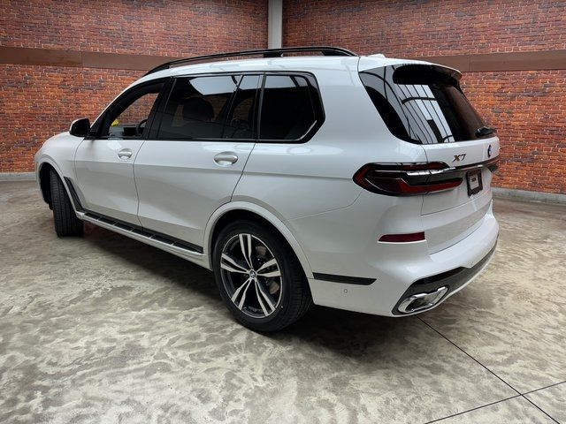 2025 BMW X7 xDrive40i