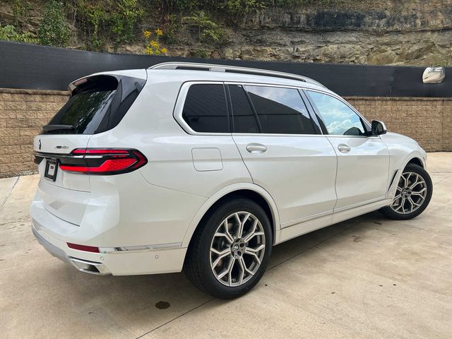 2025 BMW X7 xDrive40i