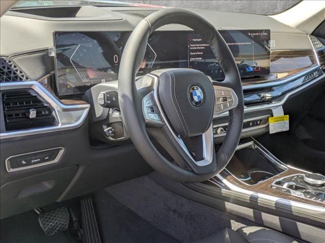 2025 BMW X7 xDrive40i