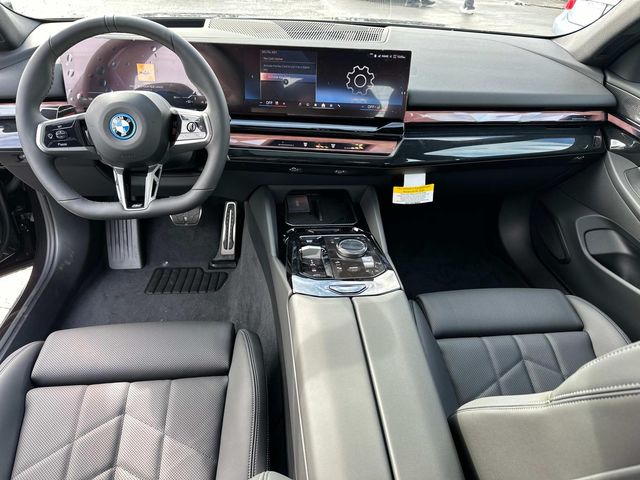 2025 BMW i5 xDrive40