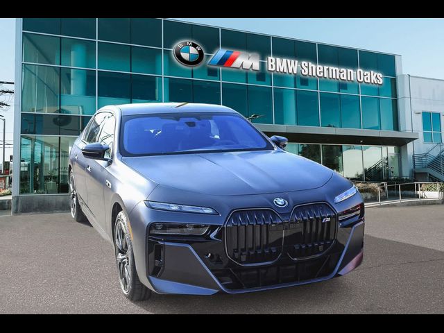 2025 BMW i7 M70